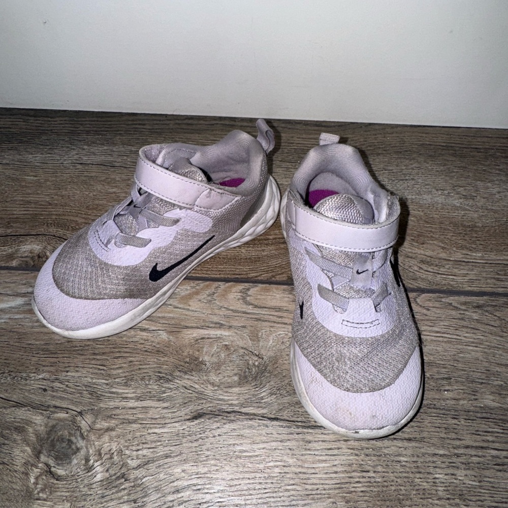 Toddler Girl Nike sneakers